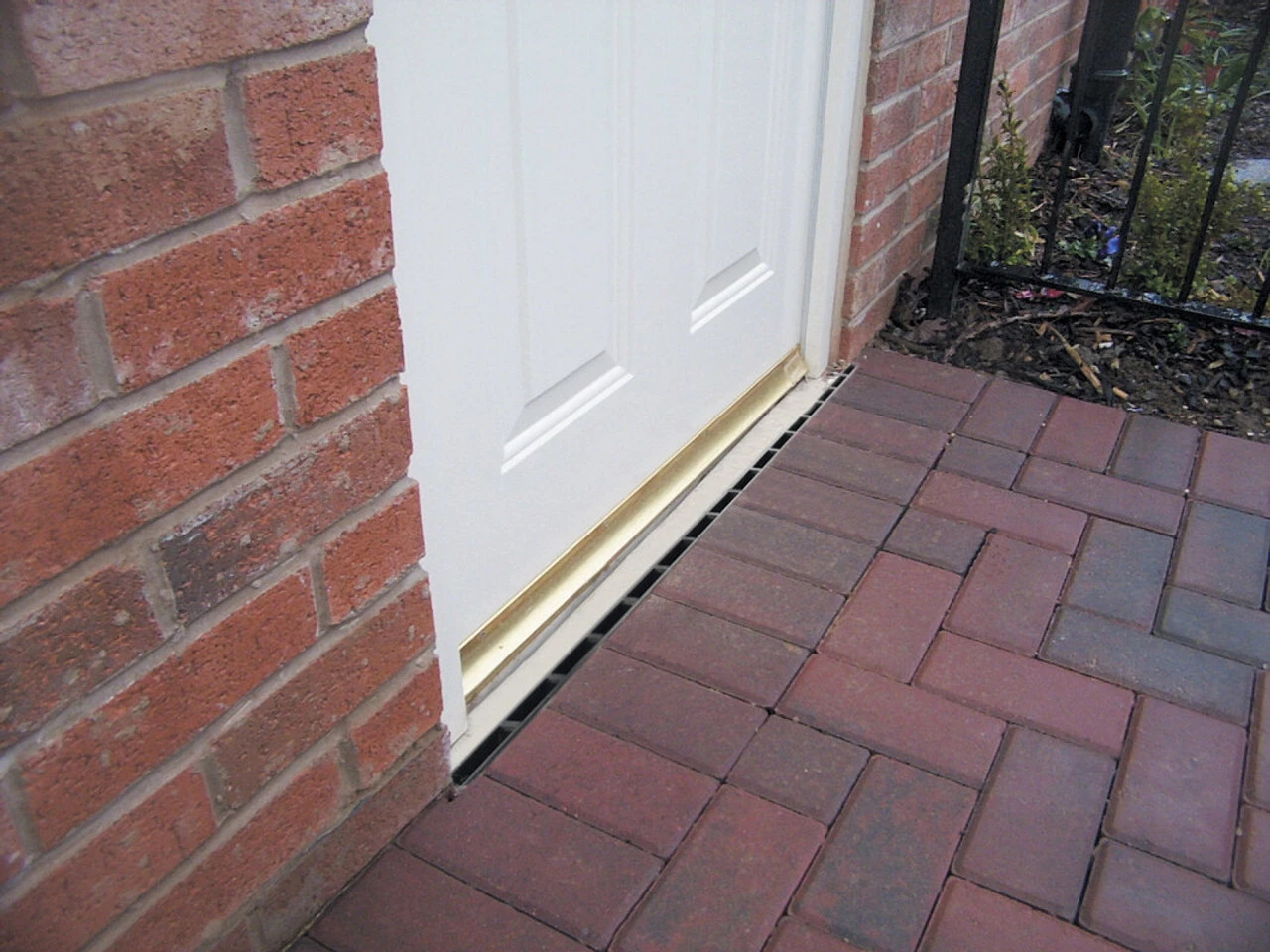 ACO HexDrain Brickslot Channel With Black Slotted Grating - Image 5